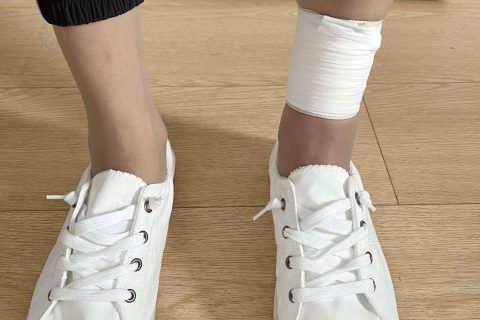 丝袜小白鞋与左腿捆绑 / Stockings, white sneakers and left leg bondage