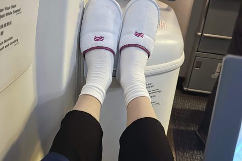 穿丝袜和帆布鞋乘飞机前往美国洛杉矶 / Flying to Los Angeles in stockings and canvas shoes