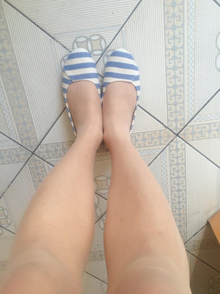 针织平底鞋与丝袜整体穿搭效果 / Overall knit flats and stockings outfit