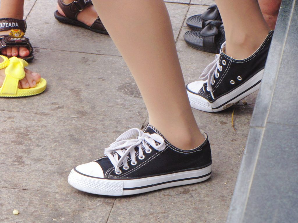 黑色帆布鞋丝袜鞋袜搭配 / Black canvas shoes and stockings outfit