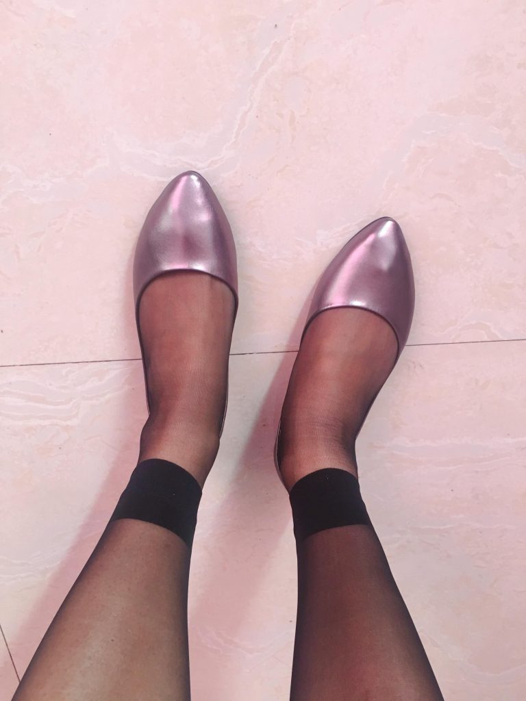 银色平底鞋丝袜鞋袜搭配 / Silver flats and stockings outfit