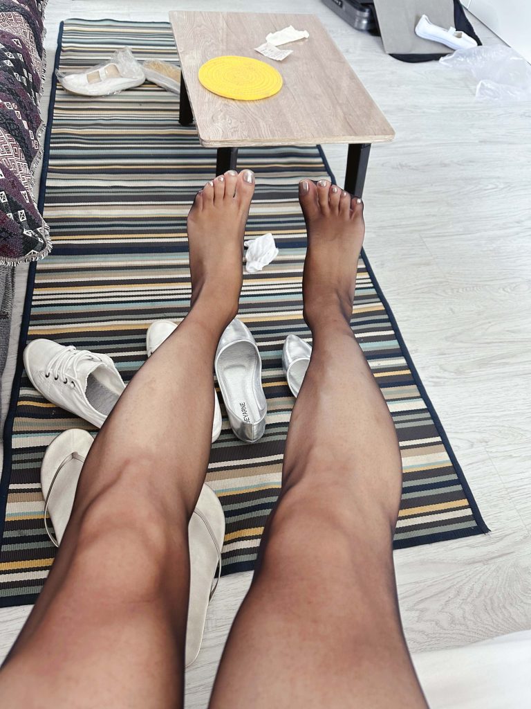 镜面光泽脚部美甲效果 / Glossy mirror effect toenail art
