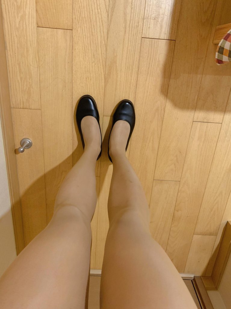黑色空姐同款平底鞋搭配丝袜 / Black flight attendant style flats with stockings