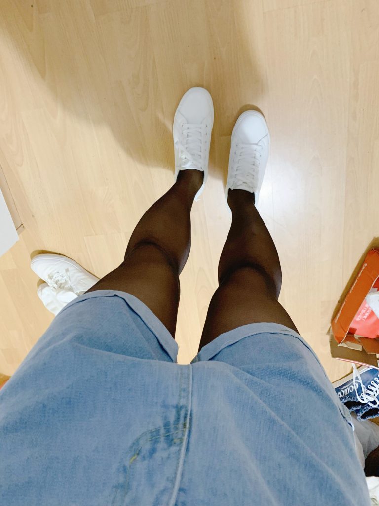 白色帆布鞋丝袜鞋袜搭配 / White canvas shoes and stockings outfit