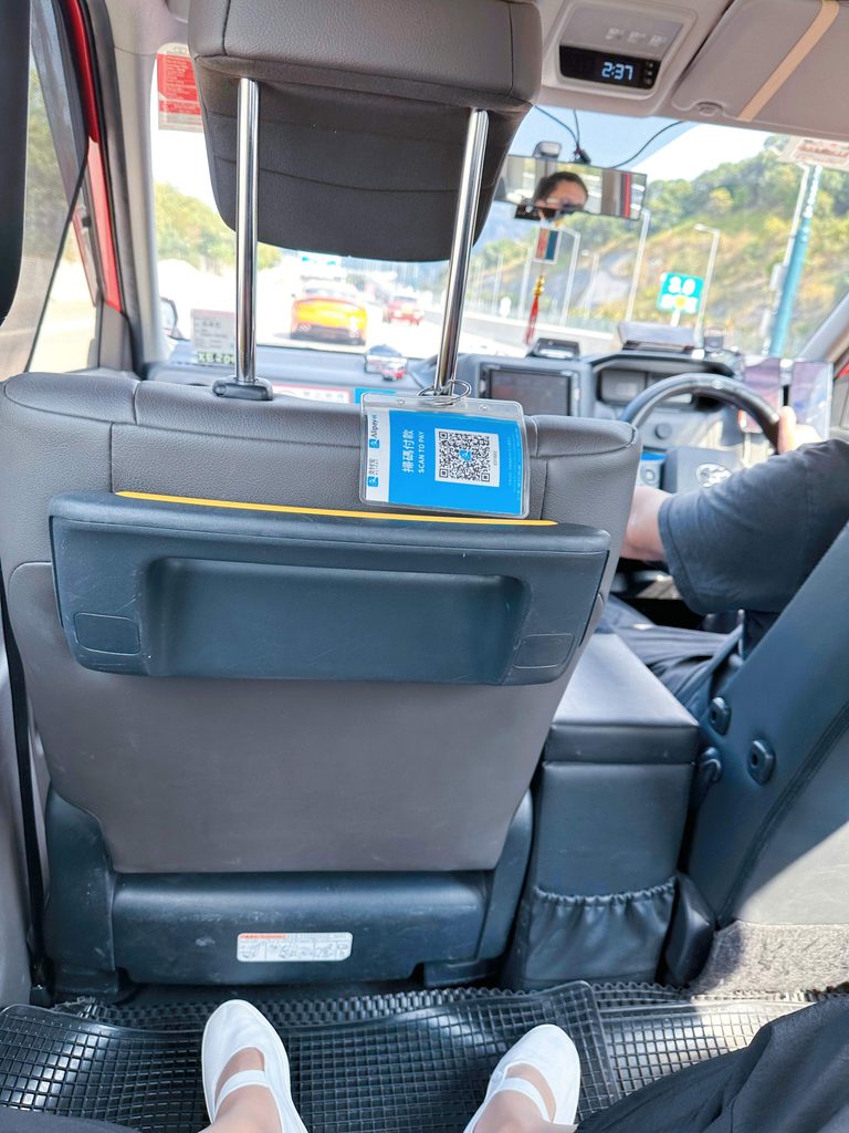 香港出租车内丝袜舞蹈鞋穿搭 / Stockings with dance shoes in a Hong Kong taxi