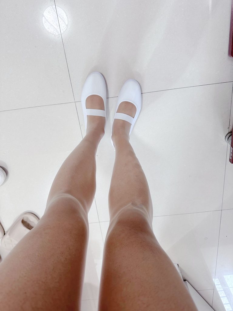 丝袜搭配怀旧白色舞蹈鞋 / Stockings with retro white dance shoes