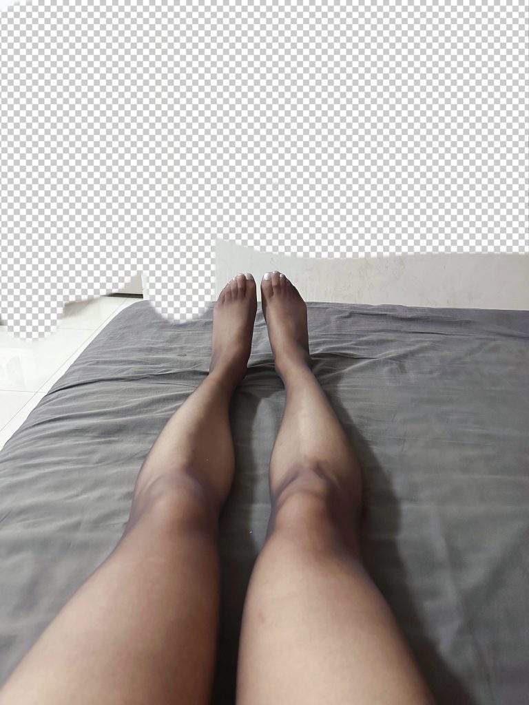 黑丝包裹脚部与白色美甲细节 / Black stockings with white pedicure detail