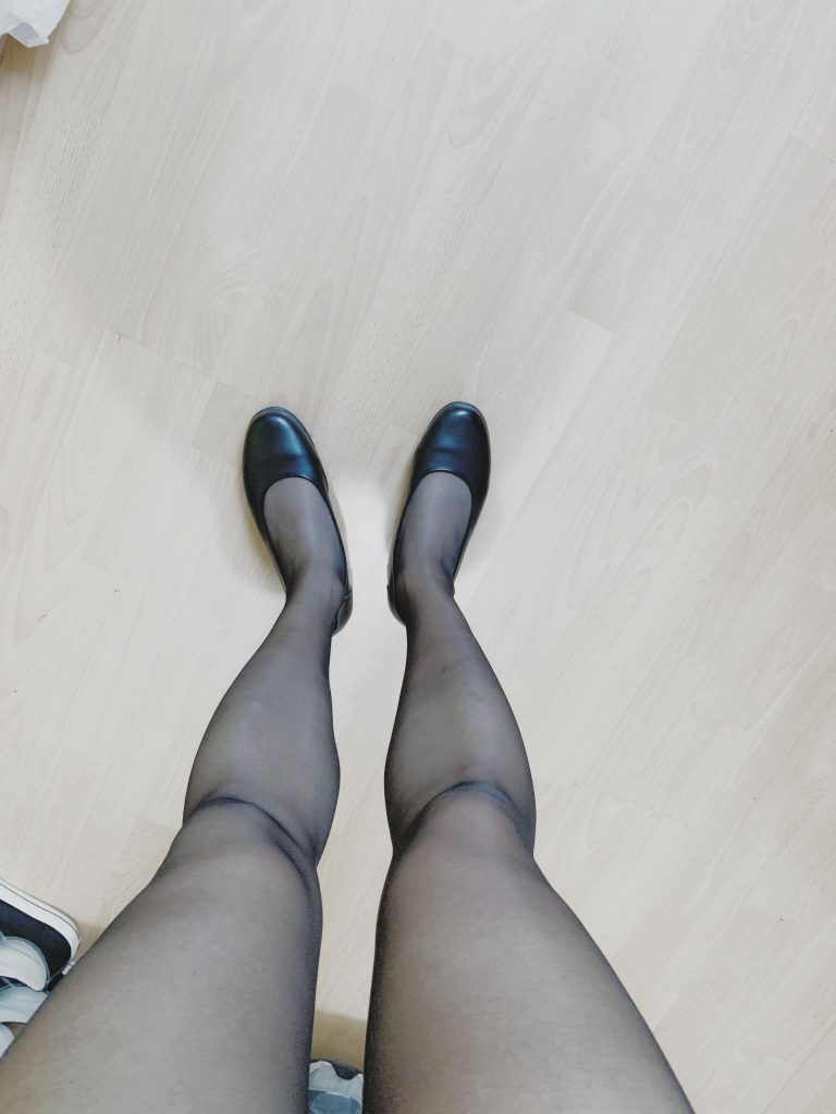 黑色空姐平底鞋与丝袜整体穿搭效果 / Overall black flight attendant flats and stockings outfit