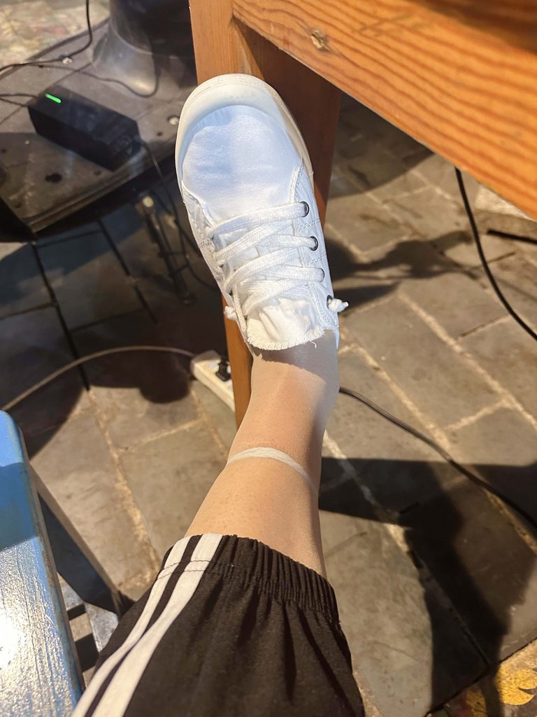 丝袜覆盖腿部束缚的细节 / Stockings over leg bondage detail