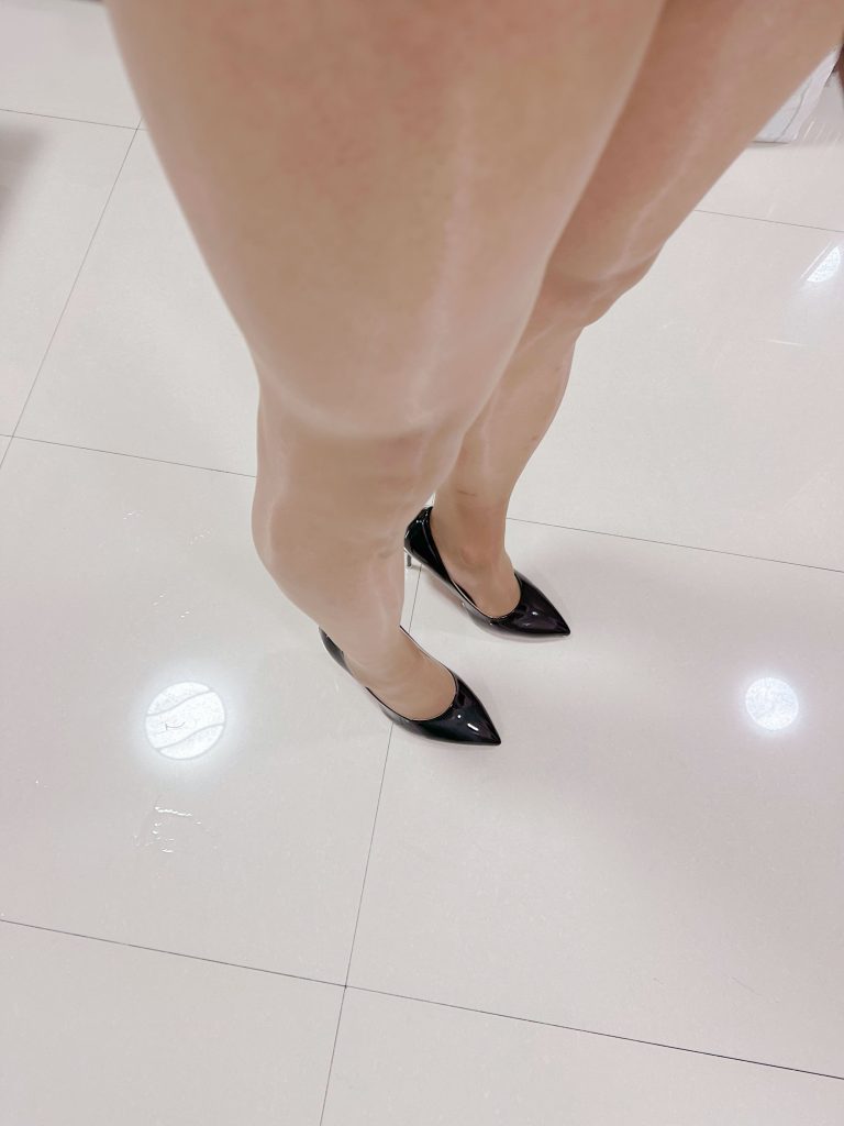 油亮丝袜高跟鞋腿部束缚细节 / Glossy stockings, high heels and leg restraint detail