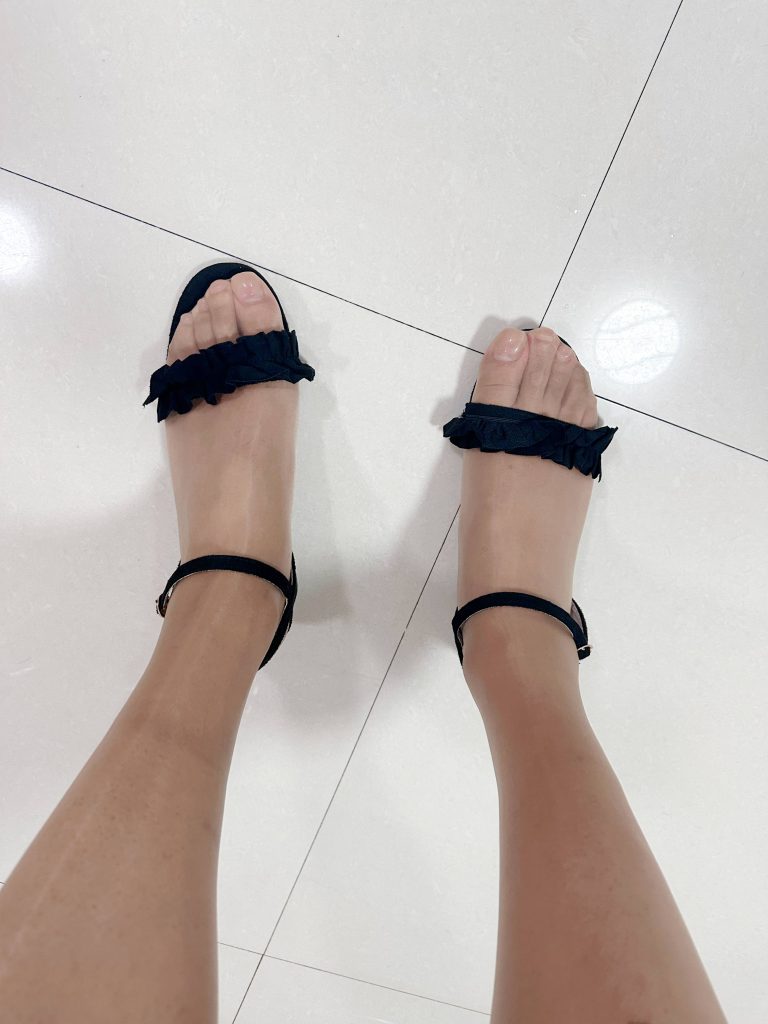 丝袜搭配女士凉鞋｜夏日鞋袜穿搭记录