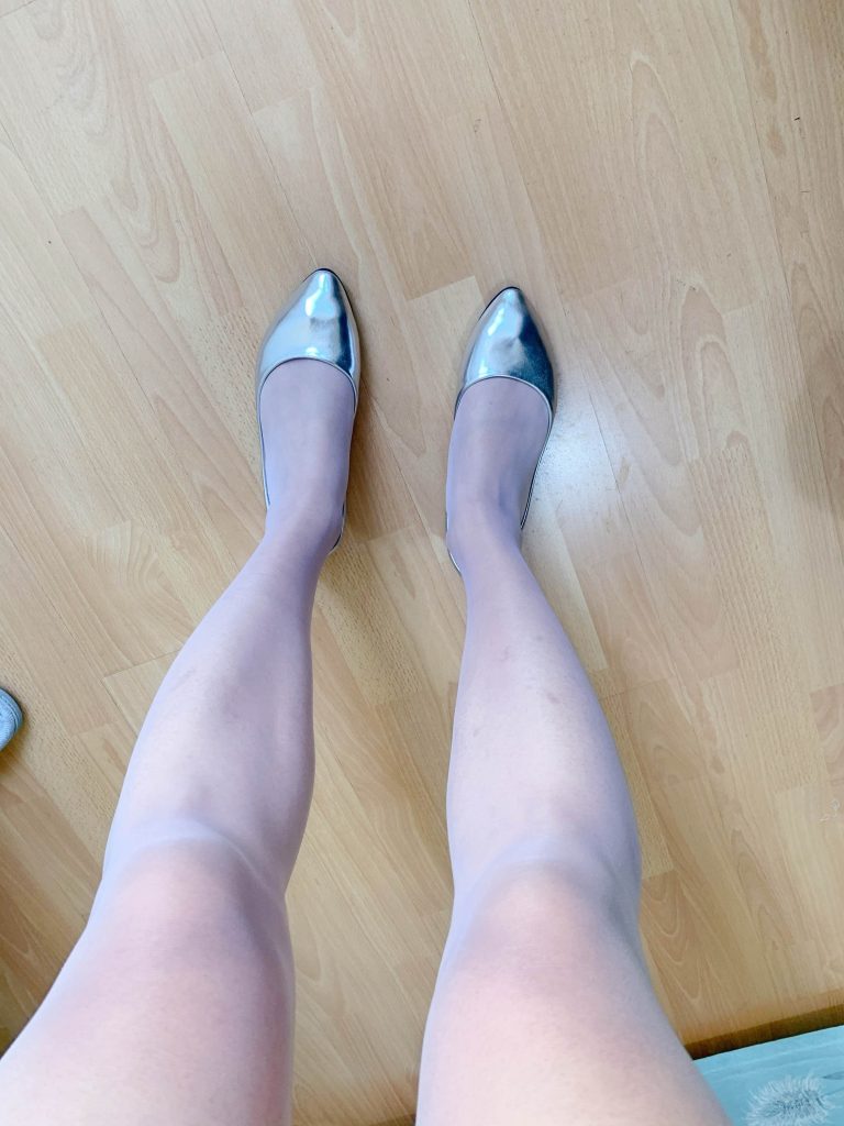 童款丝袜搭配平底鞋整体效果 / Shiny stockings and flats outfit