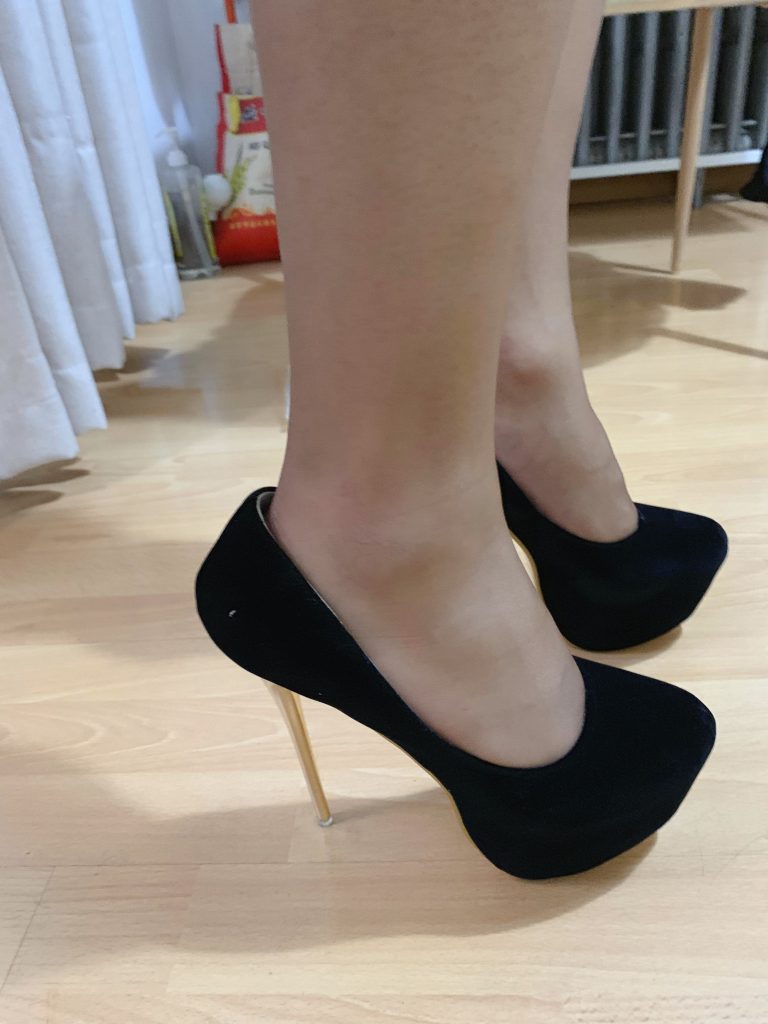 20cm恨天高搭配咖啡色丝袜 / 20cm platform heels with brown stockings