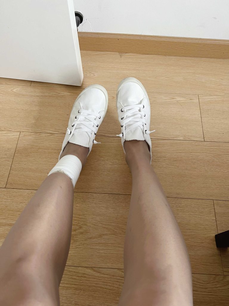 小白鞋丝袜左腿单腿束缚 / White sneakers, stockings and single left leg restraint