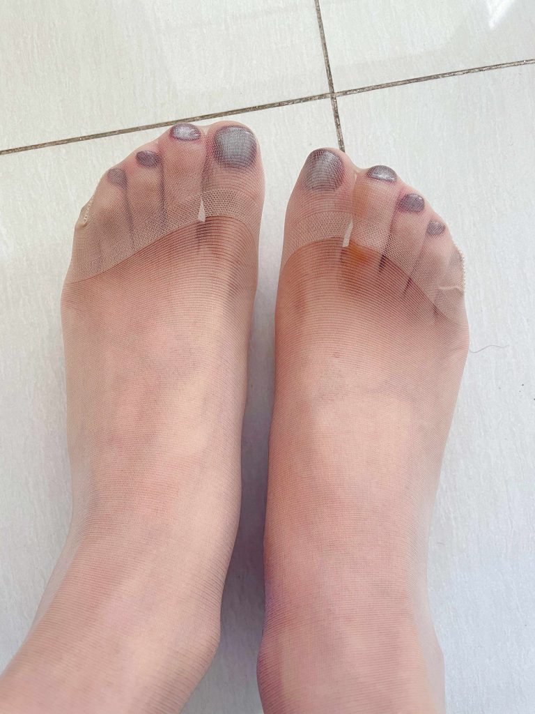 猫眼效果脚部美甲展示 / Cat eye toenail art design