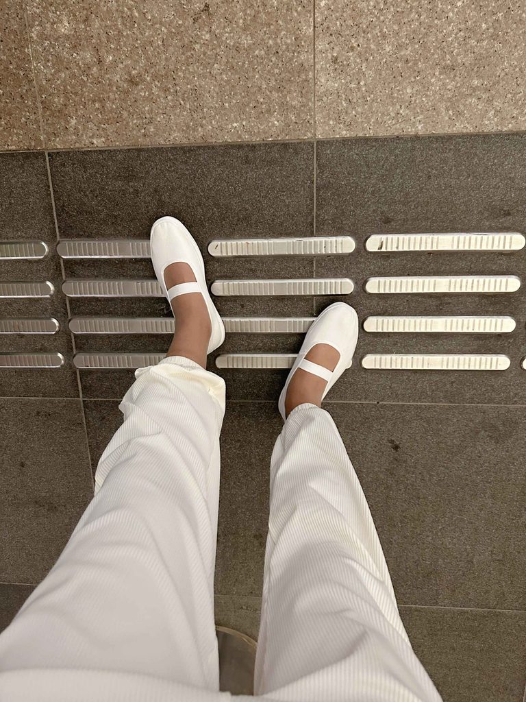 香港旅行中的丝袜舞蹈鞋日常穿搭 / Stockings and dance shoes outfit during a Hong Kong trip
