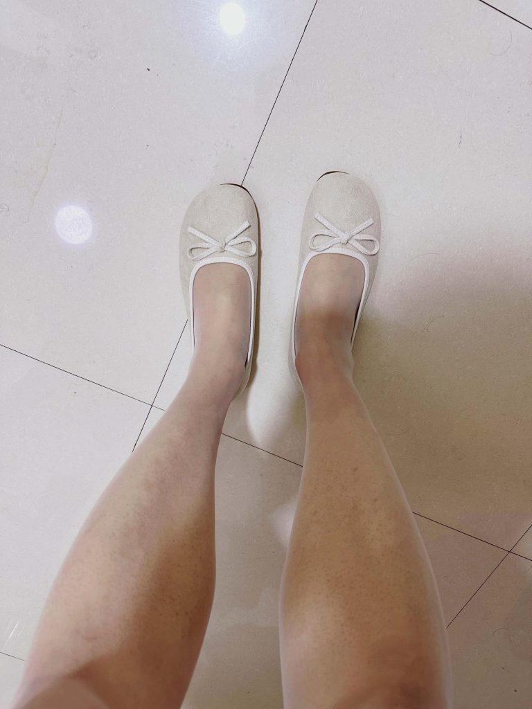 日常休闲平底鞋丝袜搭配 / Casual flats with stockings outfit
