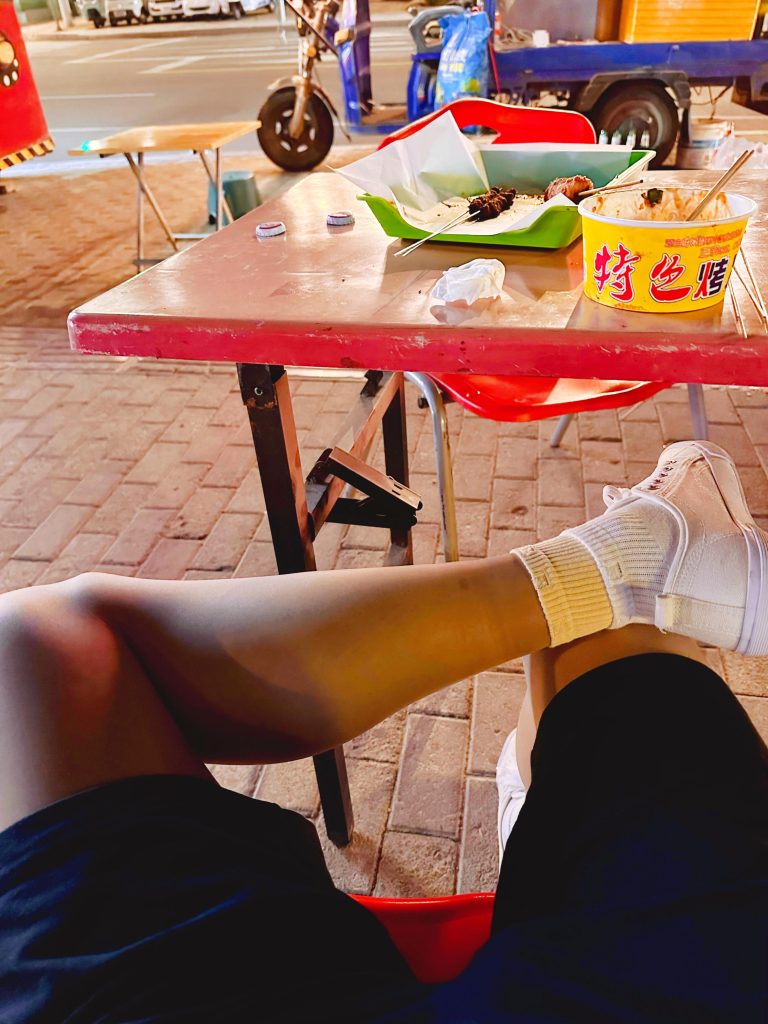 丝袜配白色帆布鞋日常穿搭 / Everyday stockings with white canvas shoes