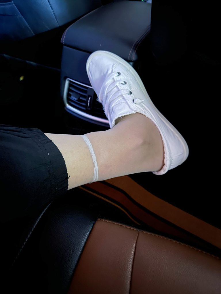 丝袜覆盖腿部束缚的细节 / Stockings over leg bondage detail
