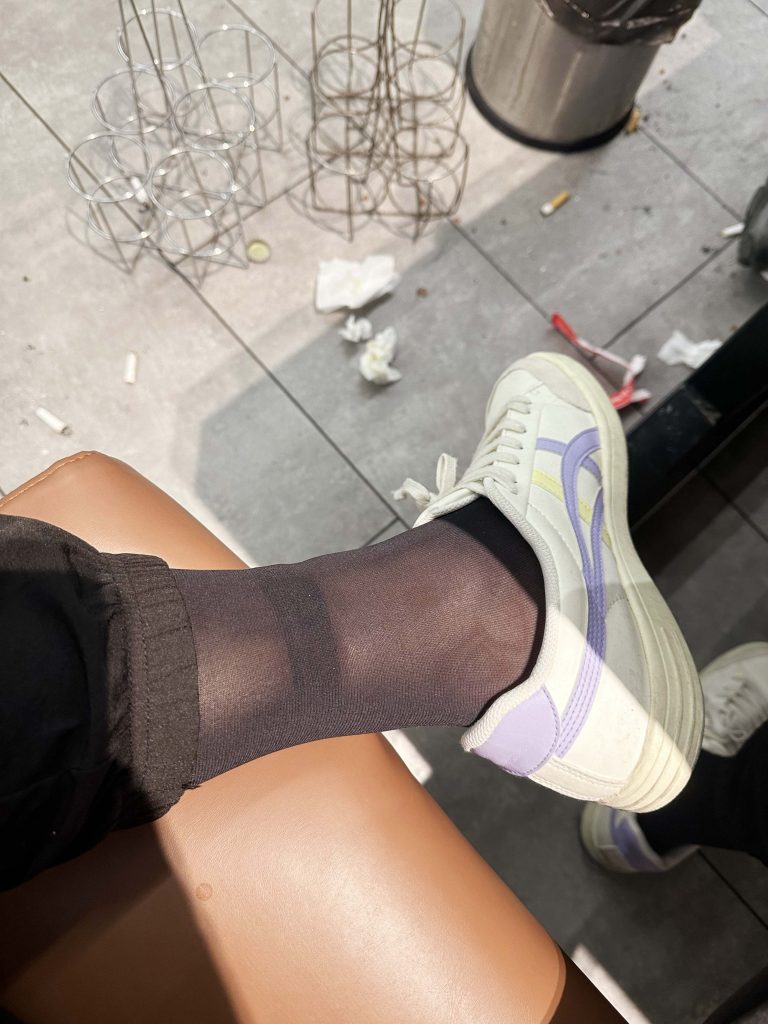 小腿紧缚与丝袜外观效果 / Tight calf bondage under stockings