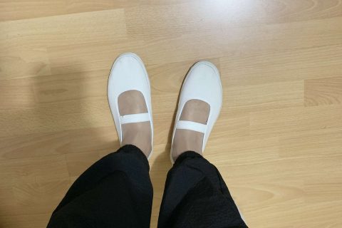 怀旧舞蹈鞋与丝袜脚部细节 / Retro dance shoes with stockings detail