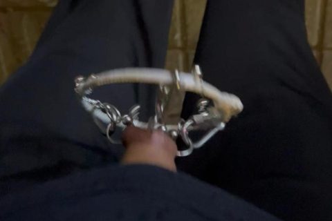 开裆裤下露出的包皮穿孔铃铛环 / Foreskin piercing bell ring exposed through open-crotch pants