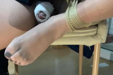 左腿长时间折绑解除后的关节瘫软与腿部发抖 / Severe joint weakness and leg shaking after prolonged left leg bondage